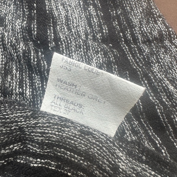 Vintage 2012 7 for all Mankind slouchy tee size M?
Pit to pit: 22”
Length: 25” - Picture 5 of 6